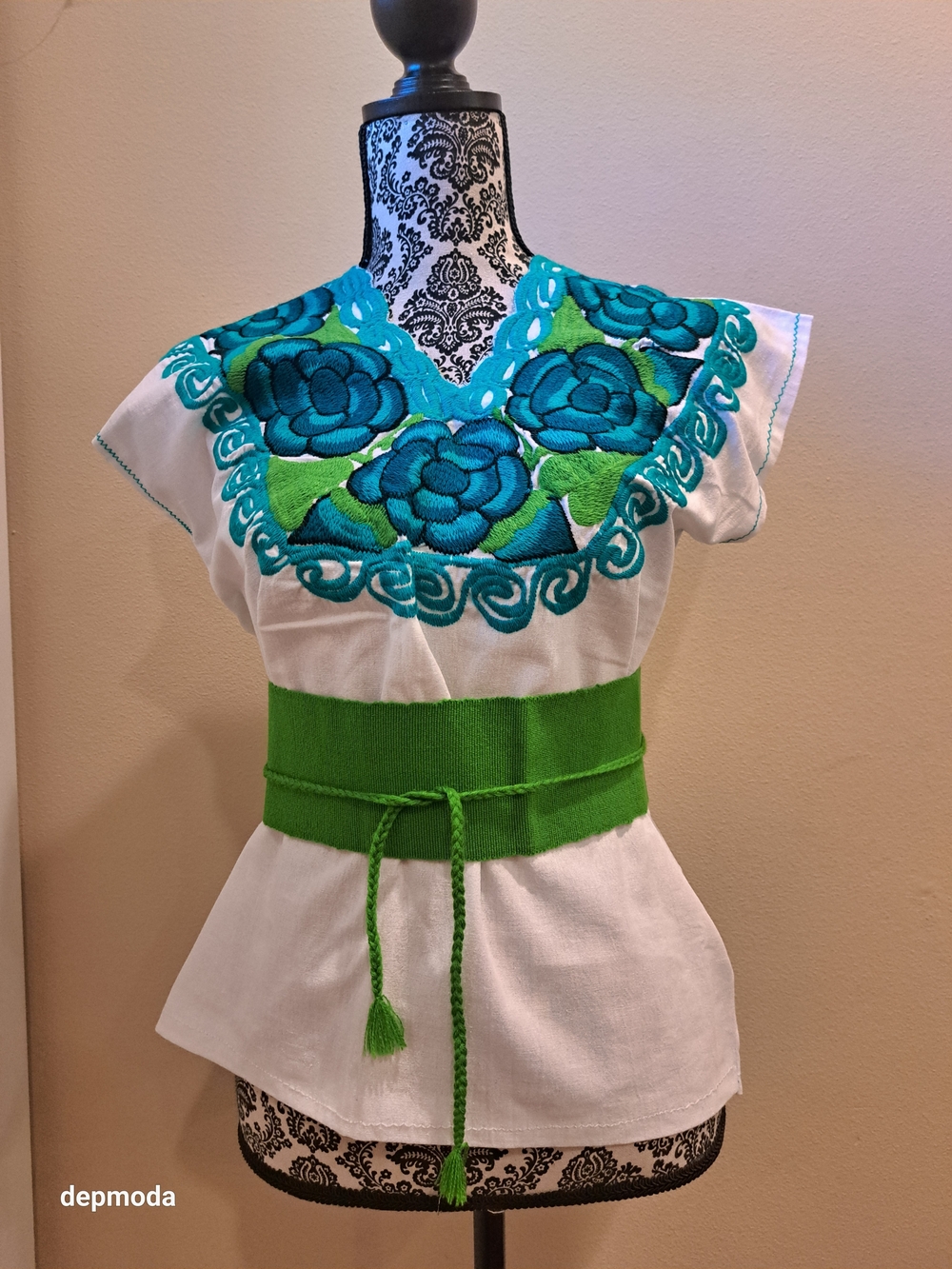Nwot Mexican Floral Embroidered  Tunic  Cotton Teal & Green Floral Size  M